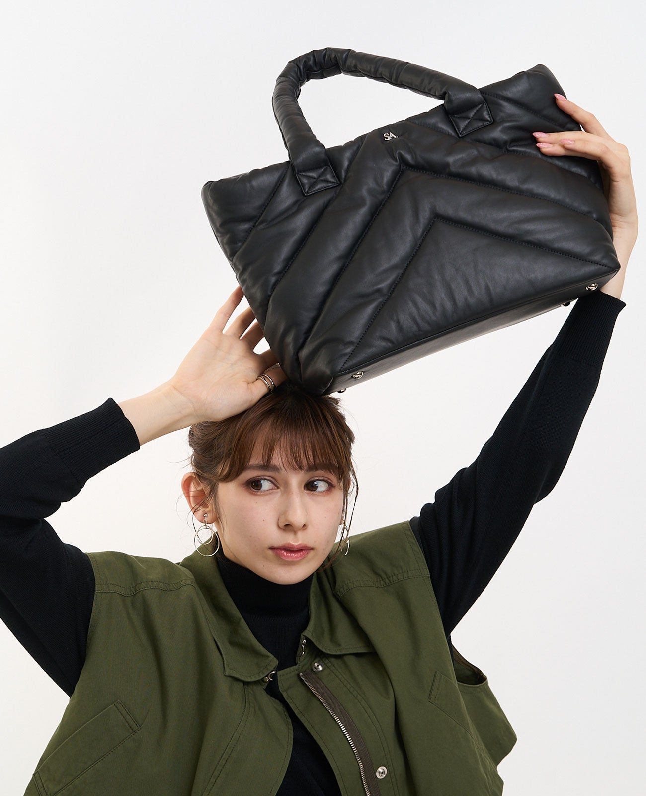 モデル着用カラー：ブラック