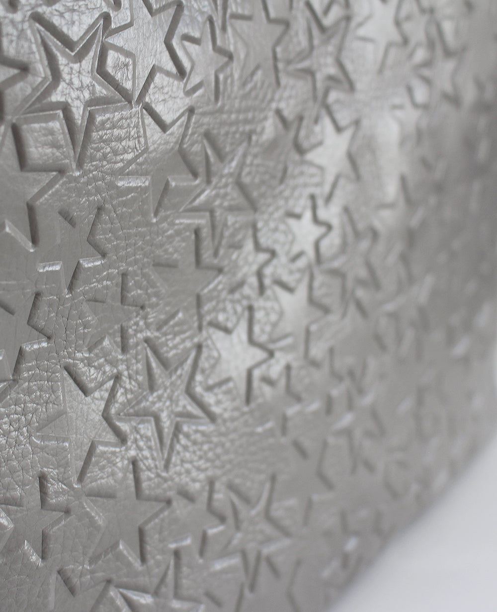 ※天然皮革を使用しているため、革本来の風合いとしてシワや表情の個体差が見られる場合がございます。