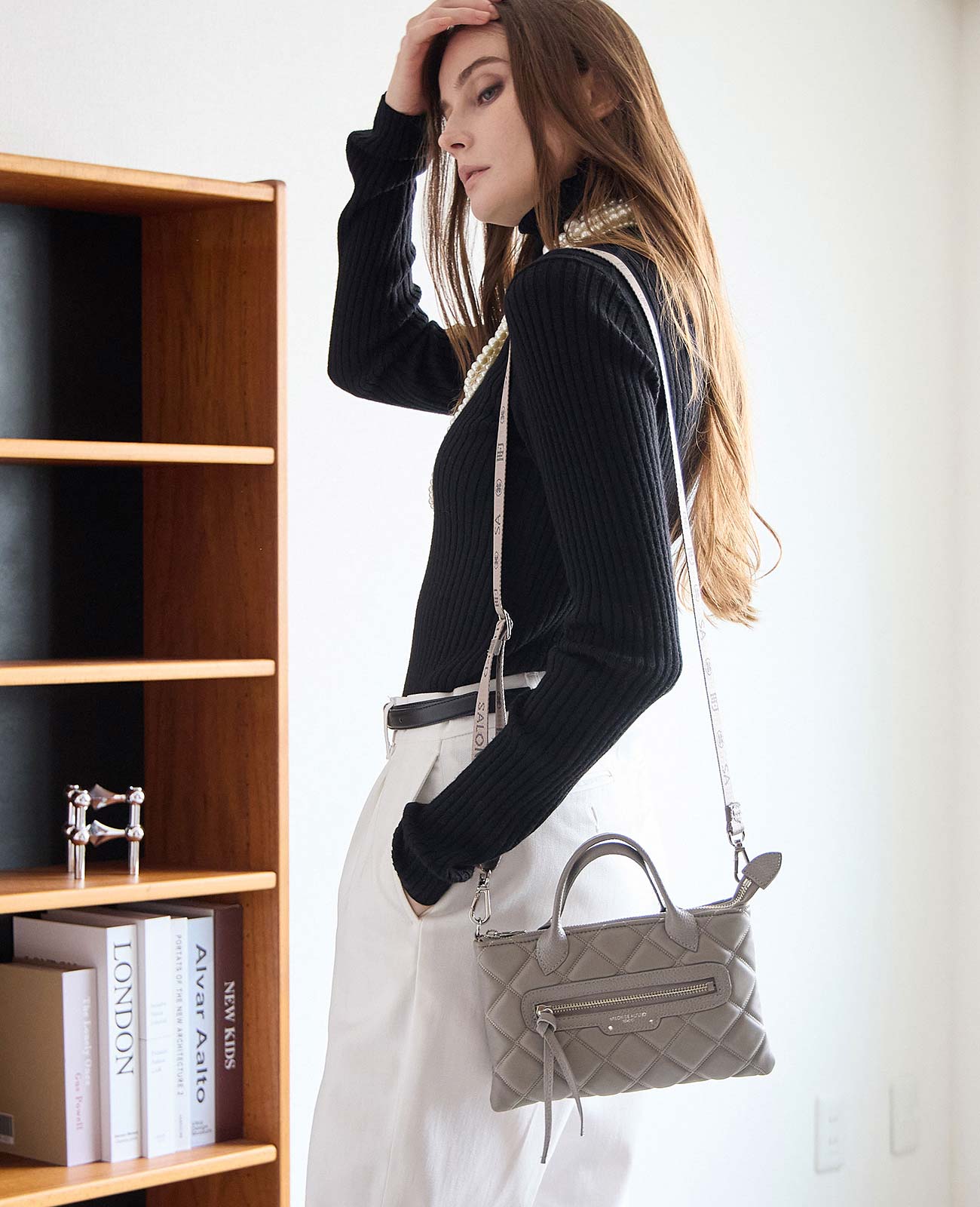 モデル着用カラー：セメント