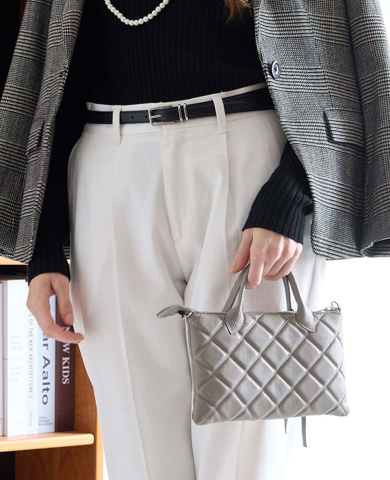 モデル着用カラー：セメント