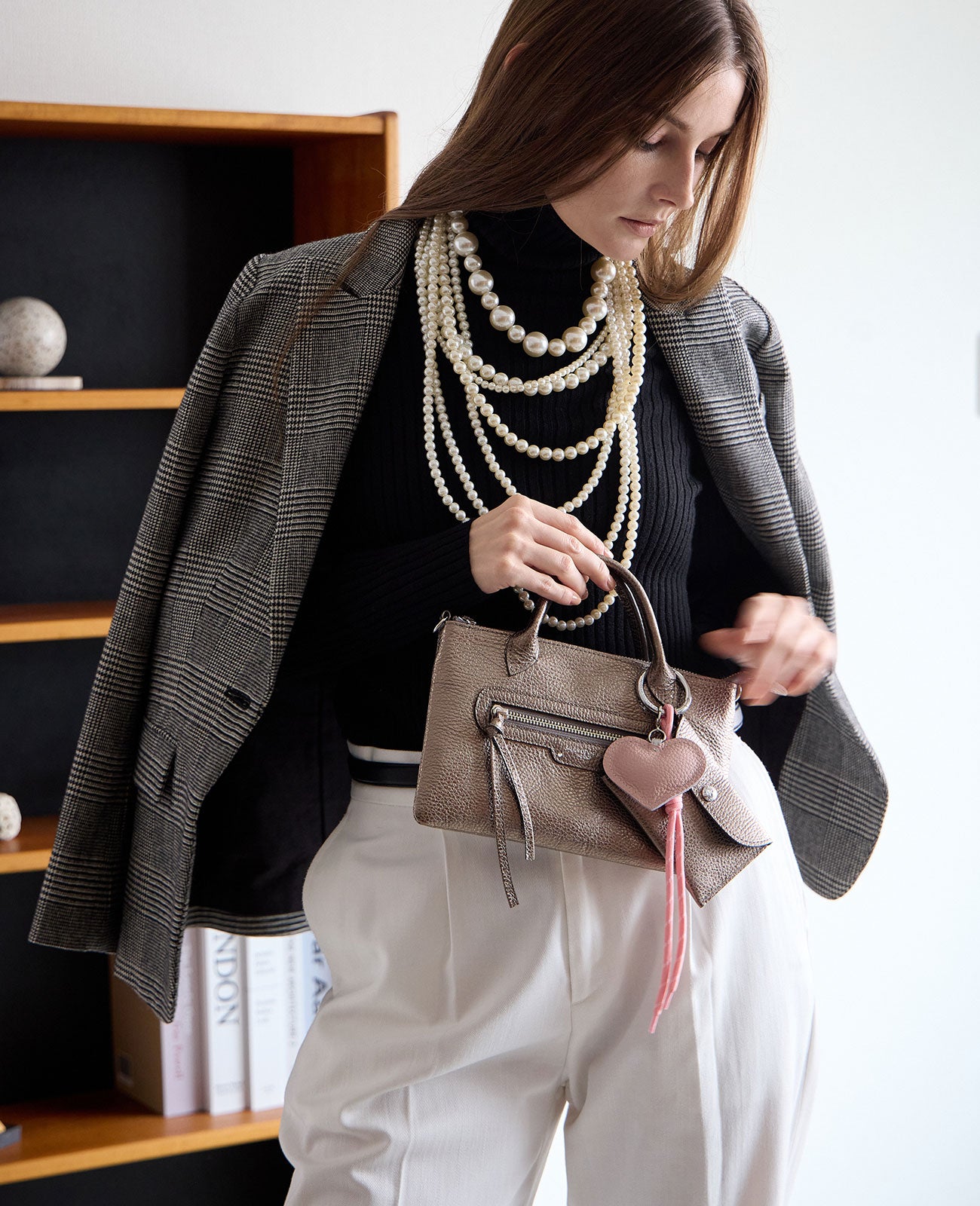 モデル着用カラー：ブロンズ（バッグチャームは別売です）