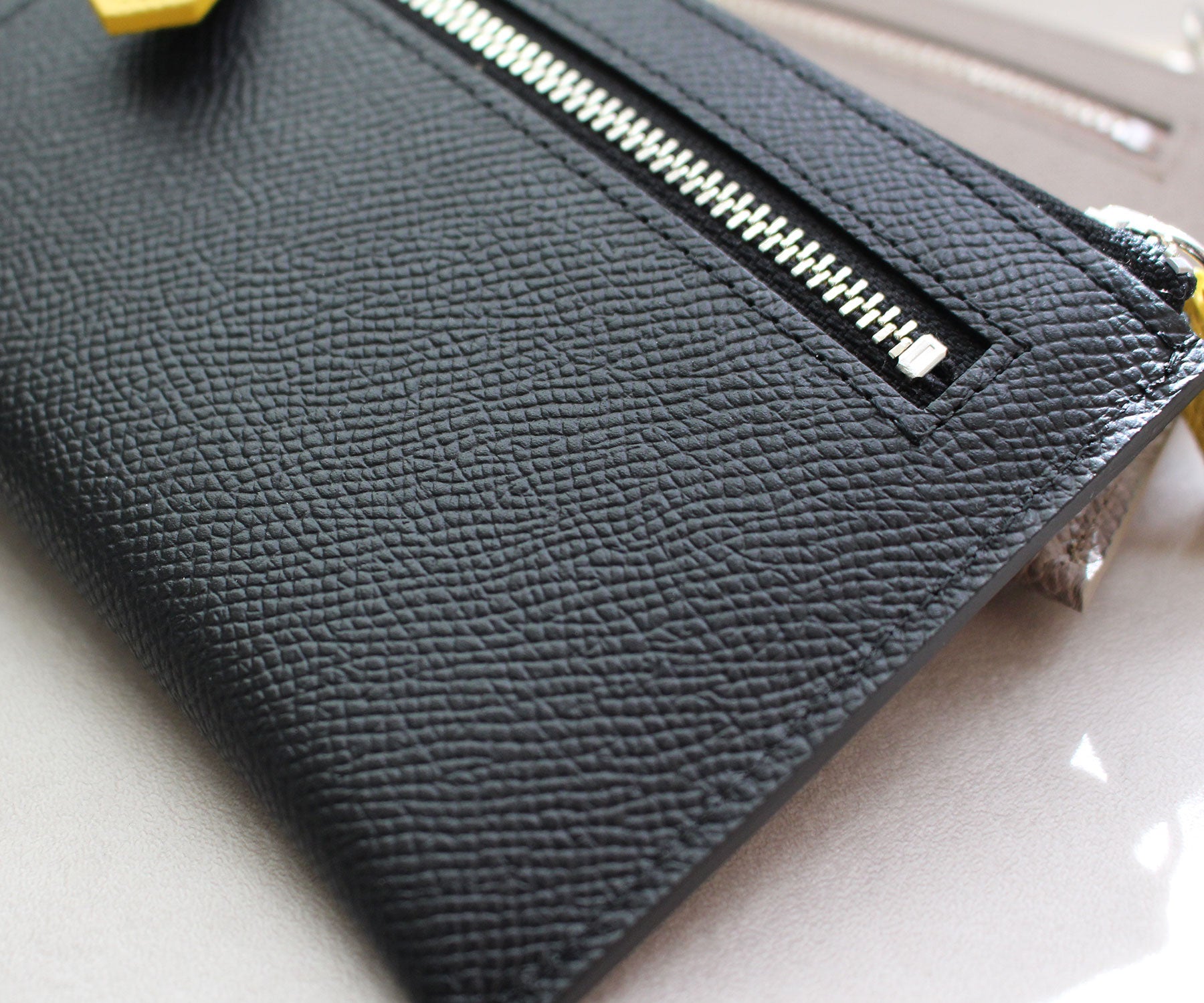 上質を知る人に選ばれる、トップメゾン級カーフスキン。