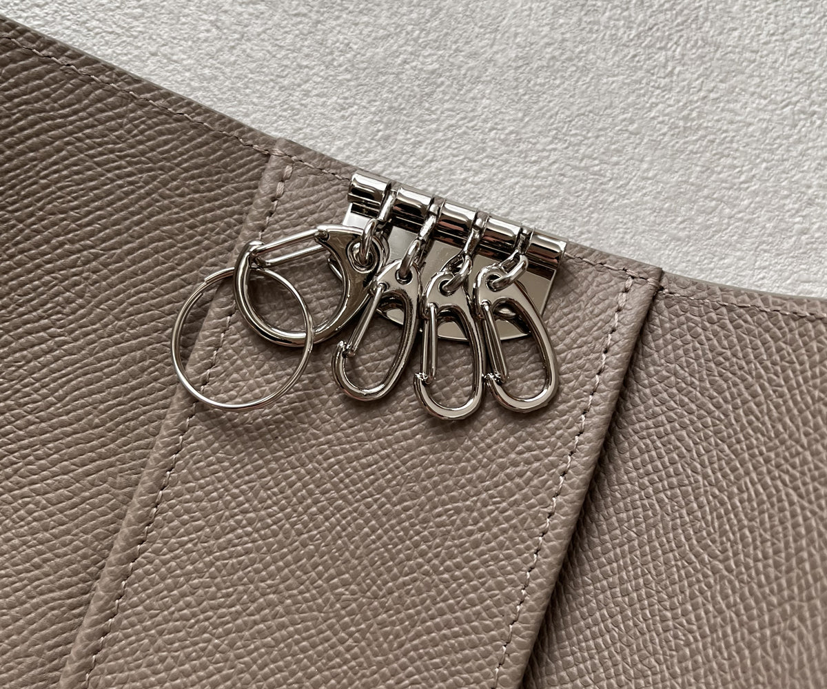 4つのホルダーを搭載し、スマートに鍵を収納できる仕様