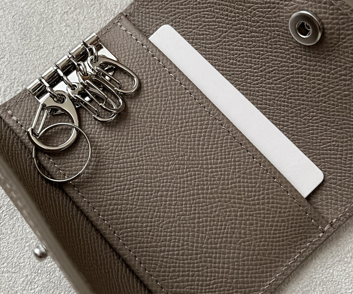 カード収納も備えた、便利で美しい設計