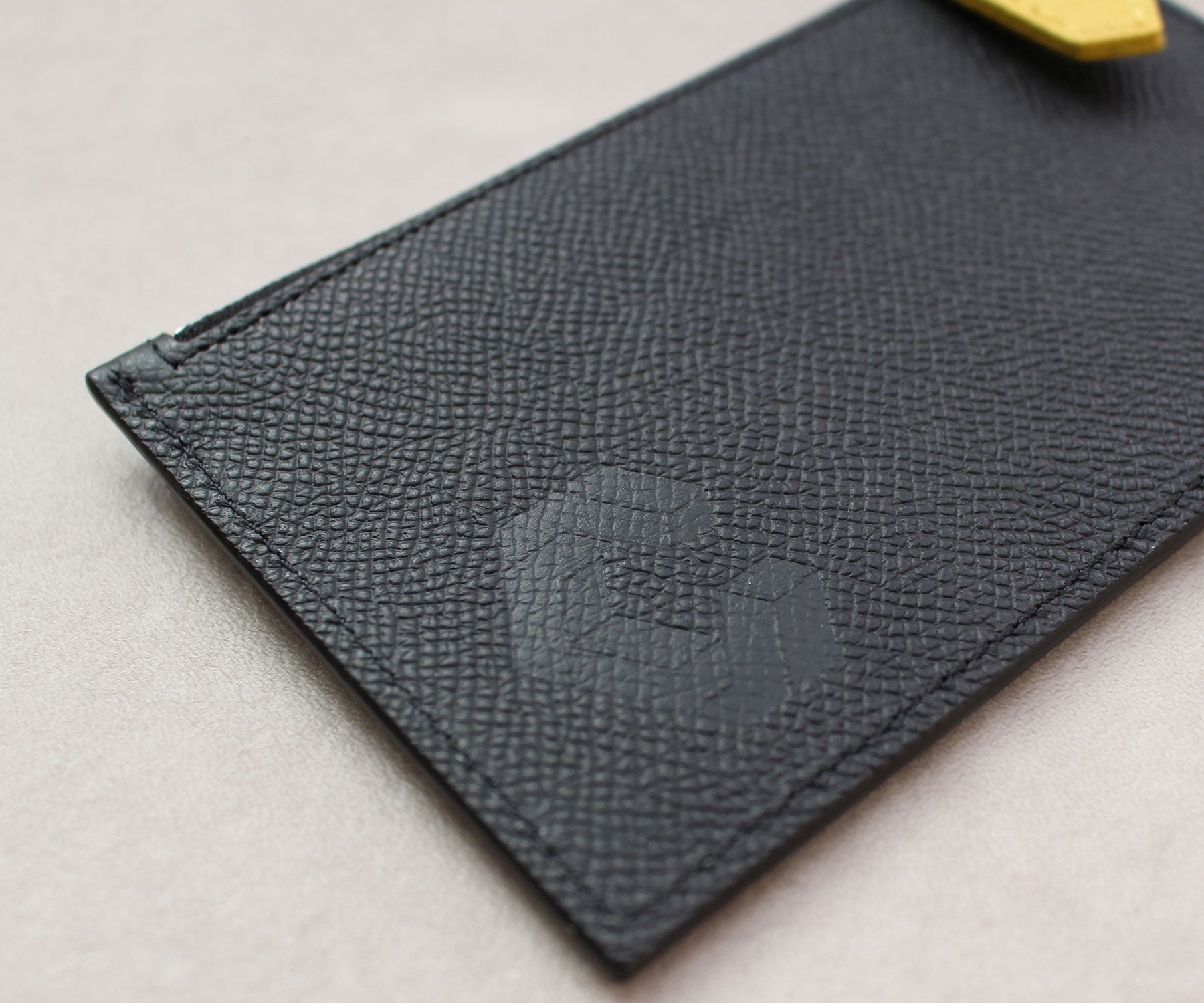 上質を知る人に選ばれる、トップメゾン級カーフスキン。