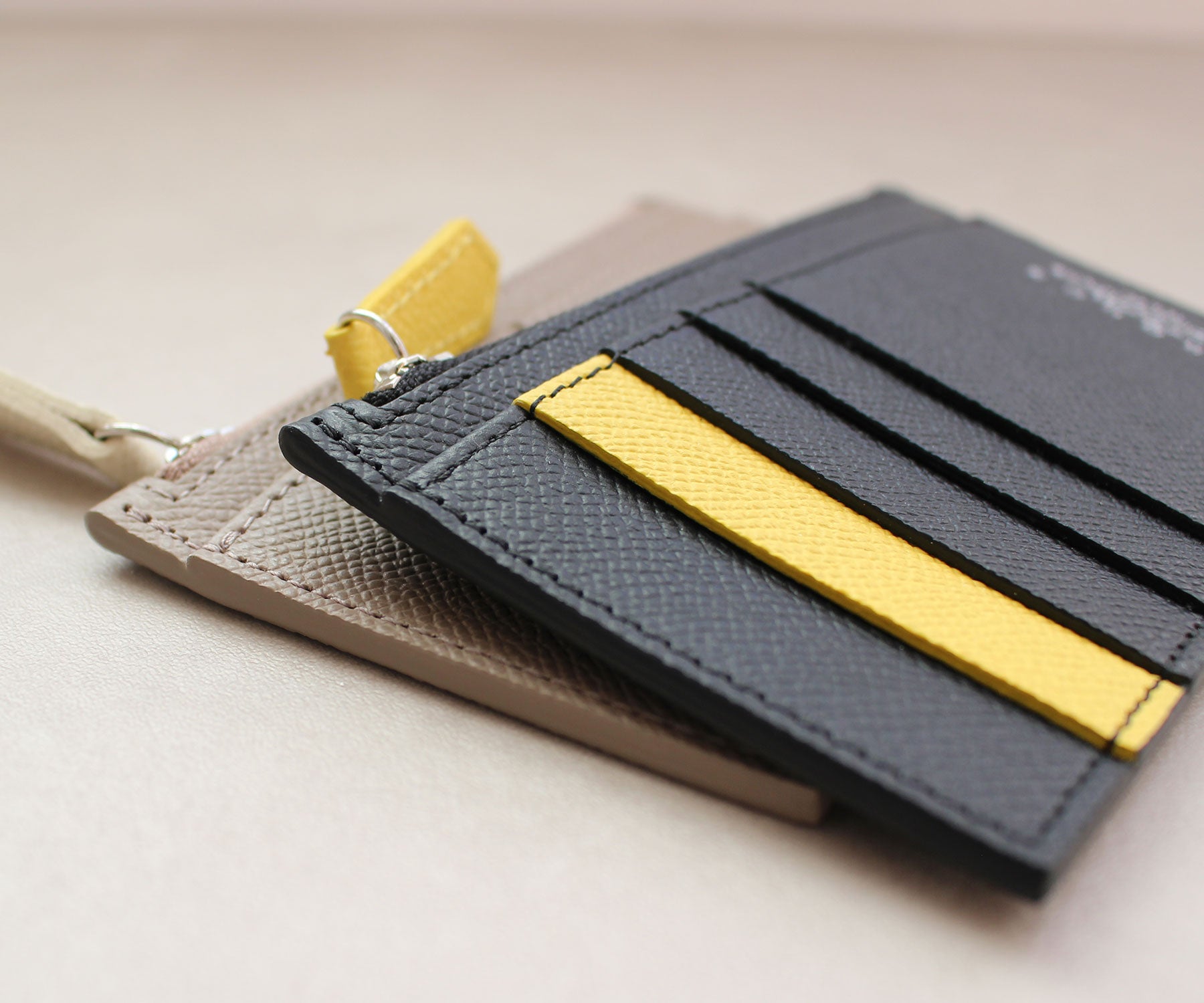 手間を惜しまない工程が生む、均一で美しいコバ。