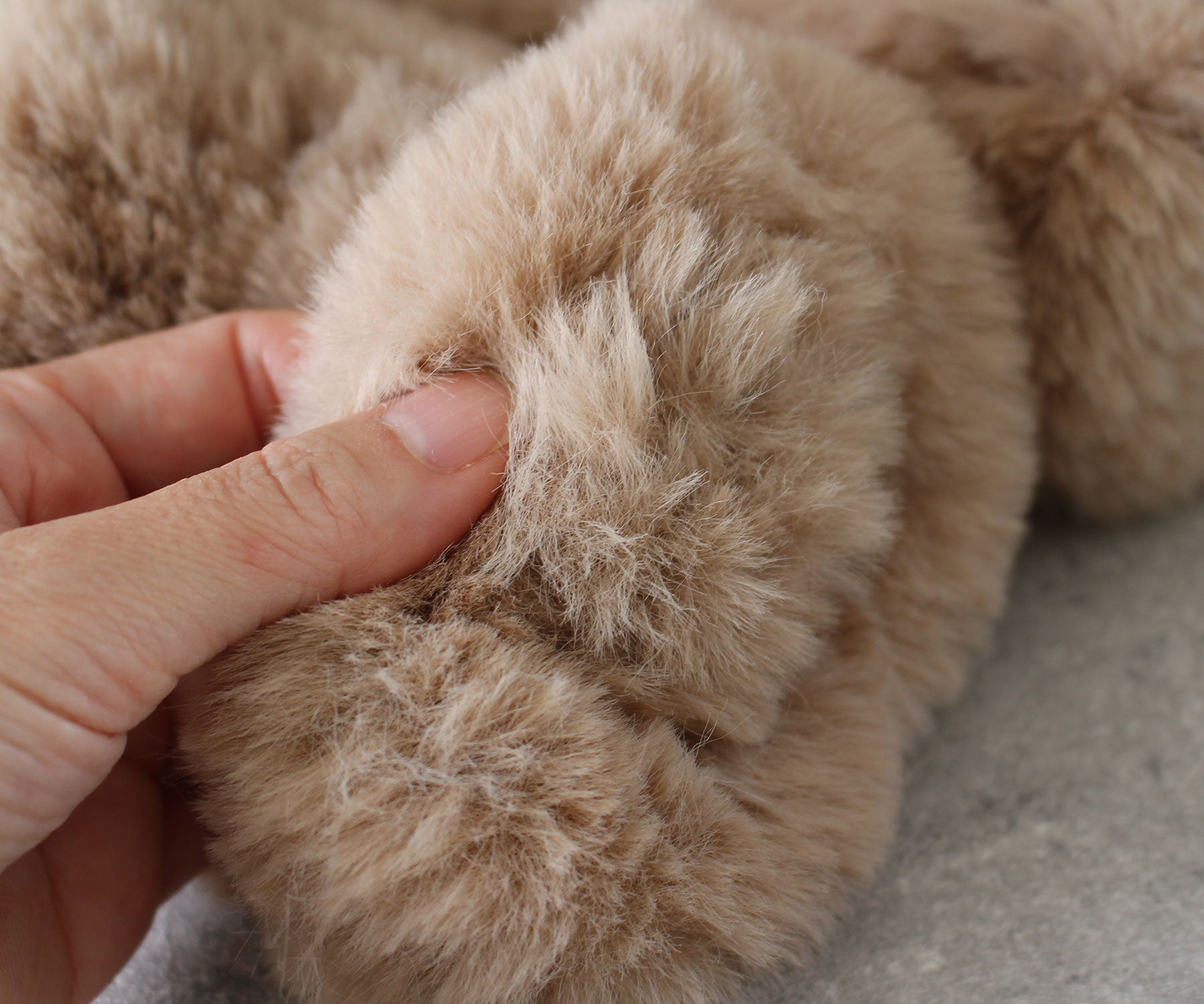 立体感を生む、こだわりの編み込み製法を採用。