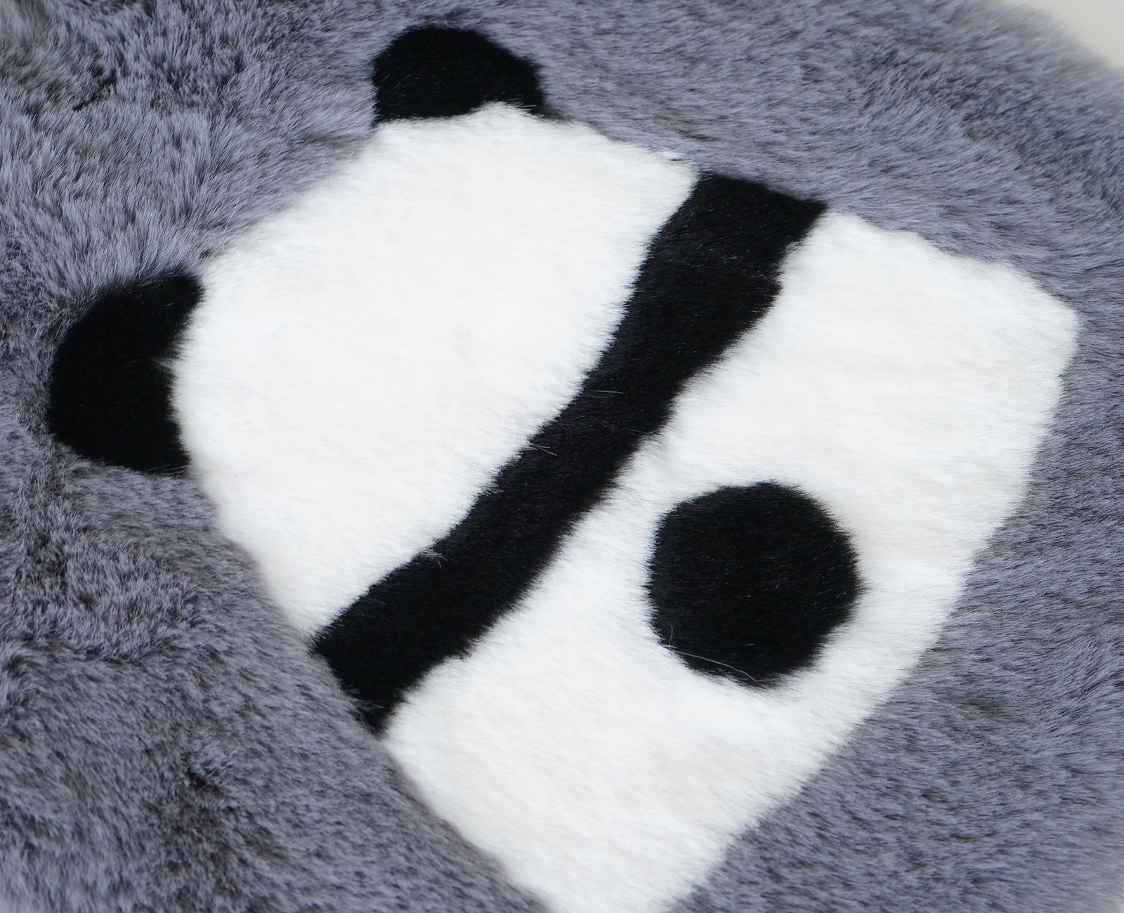 パンダ好きにはたまらない、後ろ姿が愛らしいデザイン