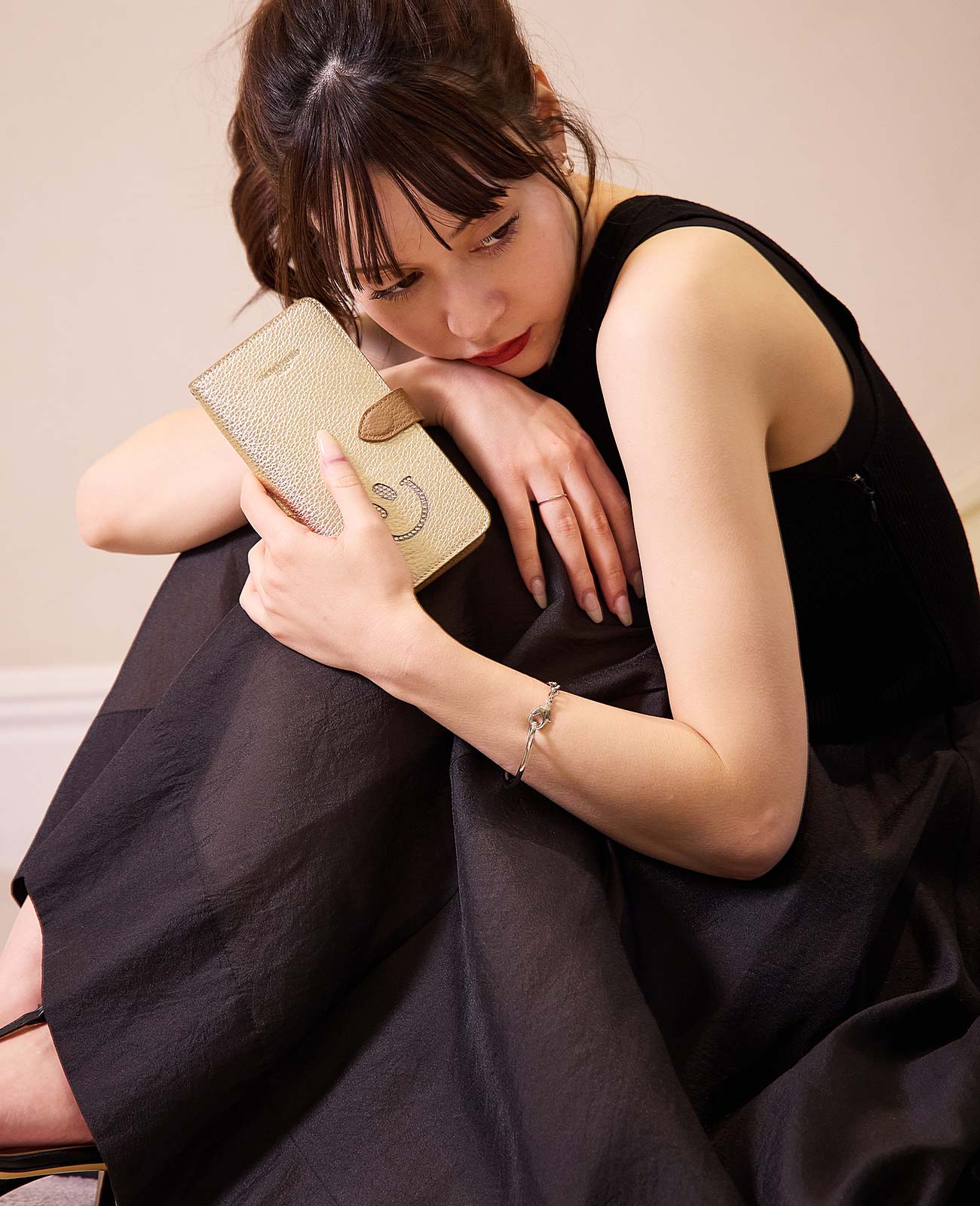 モデル着用カラー：ゴールド ※ショルダーは別売です