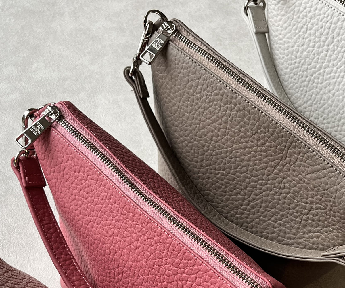 繊細な仕立てに宿る職人技。上質を知る大人のためのバッグ