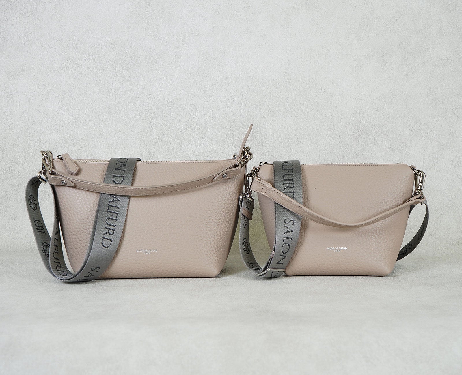 2サイズ展開（写真左：本商品ページ掲載サイズ／右：ひと回り小さいサイズ）