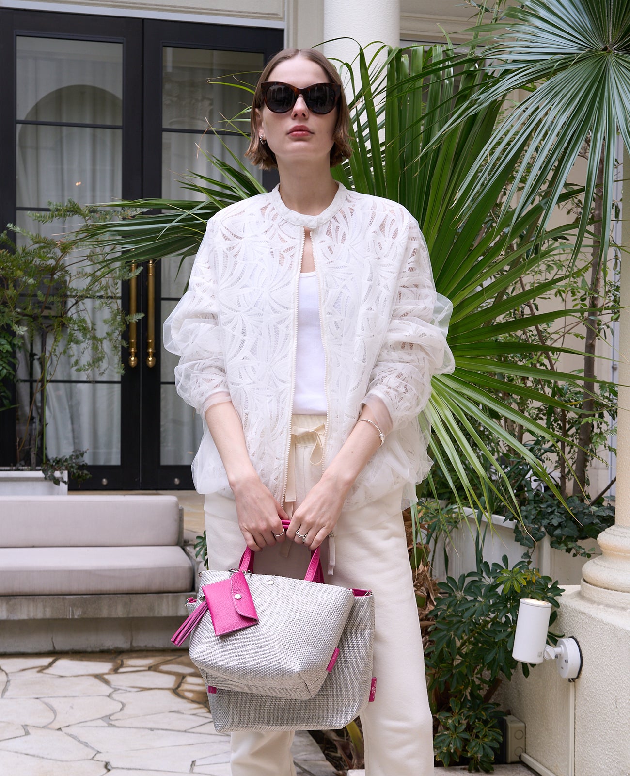 カラー：シルバー×ホットピンク ※ひとまわり大きいMサイズは別売りとなります。