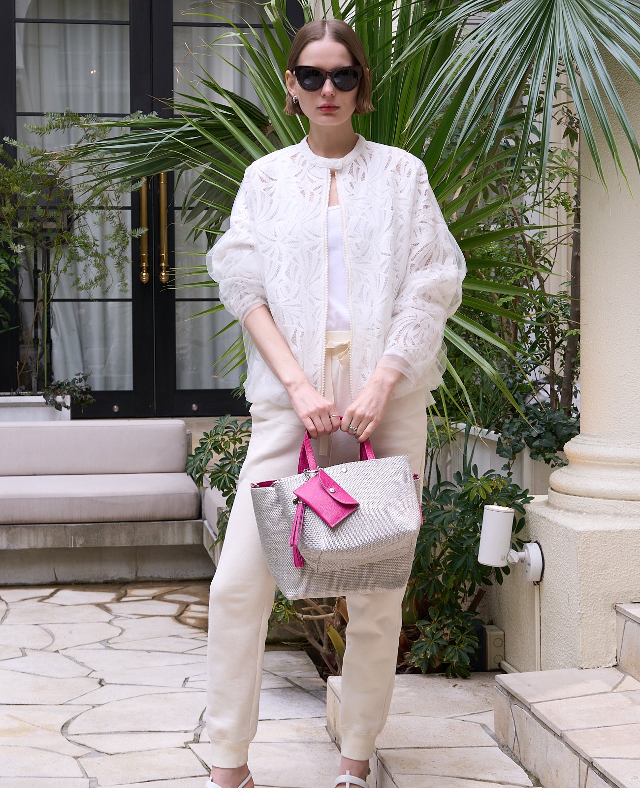 カラー：シルバー×ホットピンク ※ひとまわり大きいMサイズは別売りとなります。