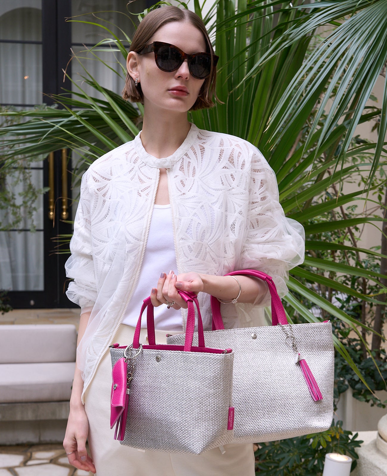 カラー：シルバー×ホットピンク ※ひとまわり大きいMサイズは別売りとなります。