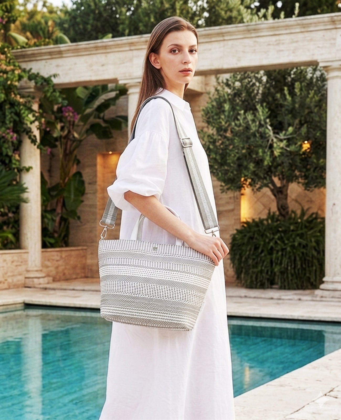 モデル着用カラー：ホワイト　※ロングショルダーは別売です。