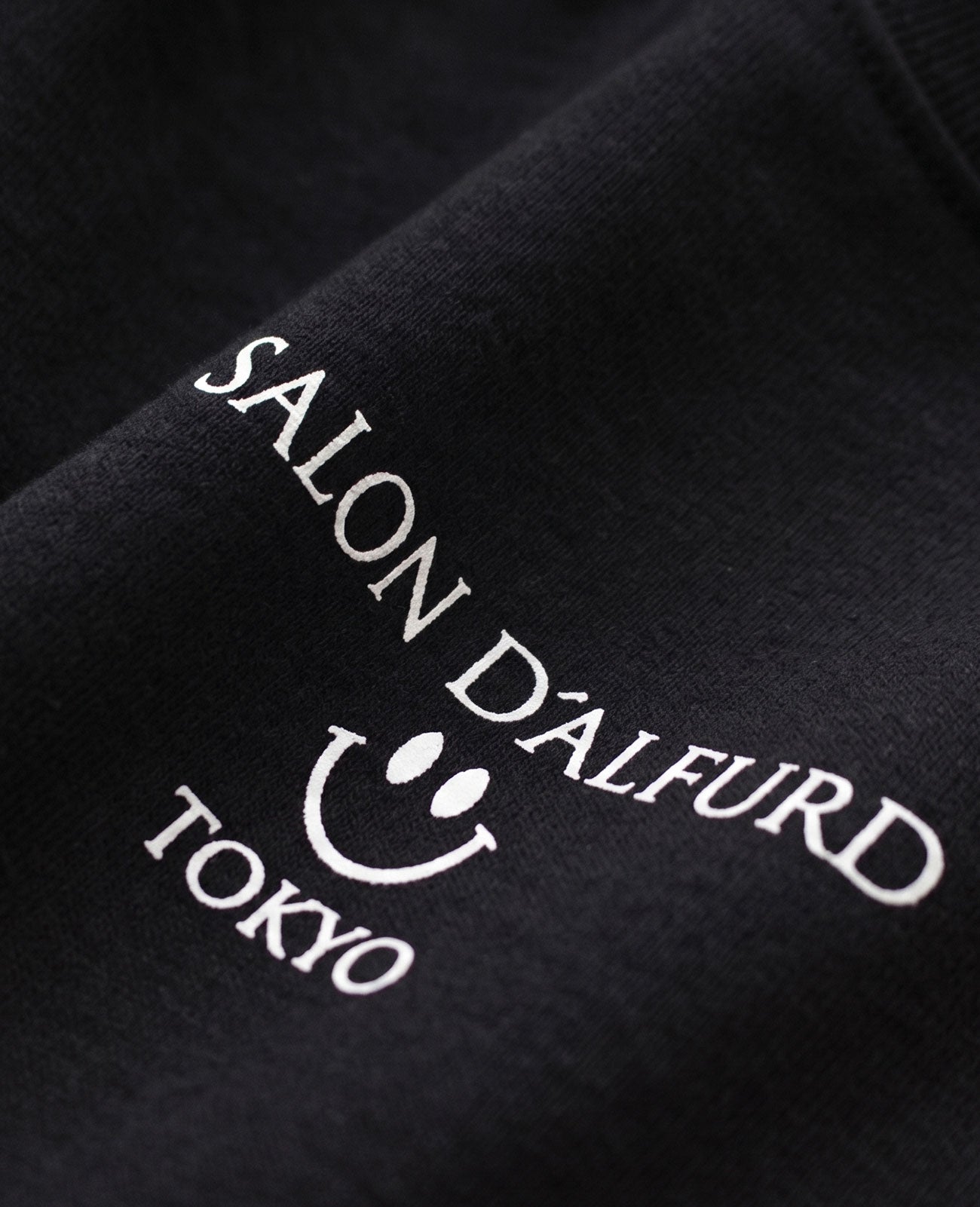 ブランドロゴを、「SALON D'ALFURD」へ。フランス語本来の自然な響きを大切に、「サロン・デ」と発音するブランドネームへとブラッシュアップしました。
