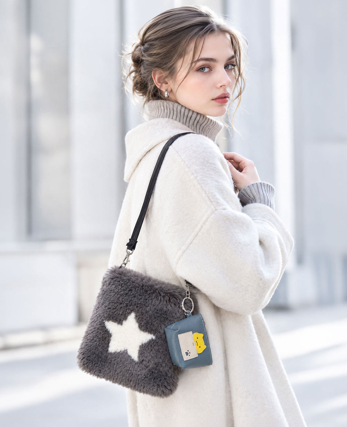 モデル着用カラー：アッシュブルー ※バッグは別売です ※画像はイメージです（AI生成を含む）