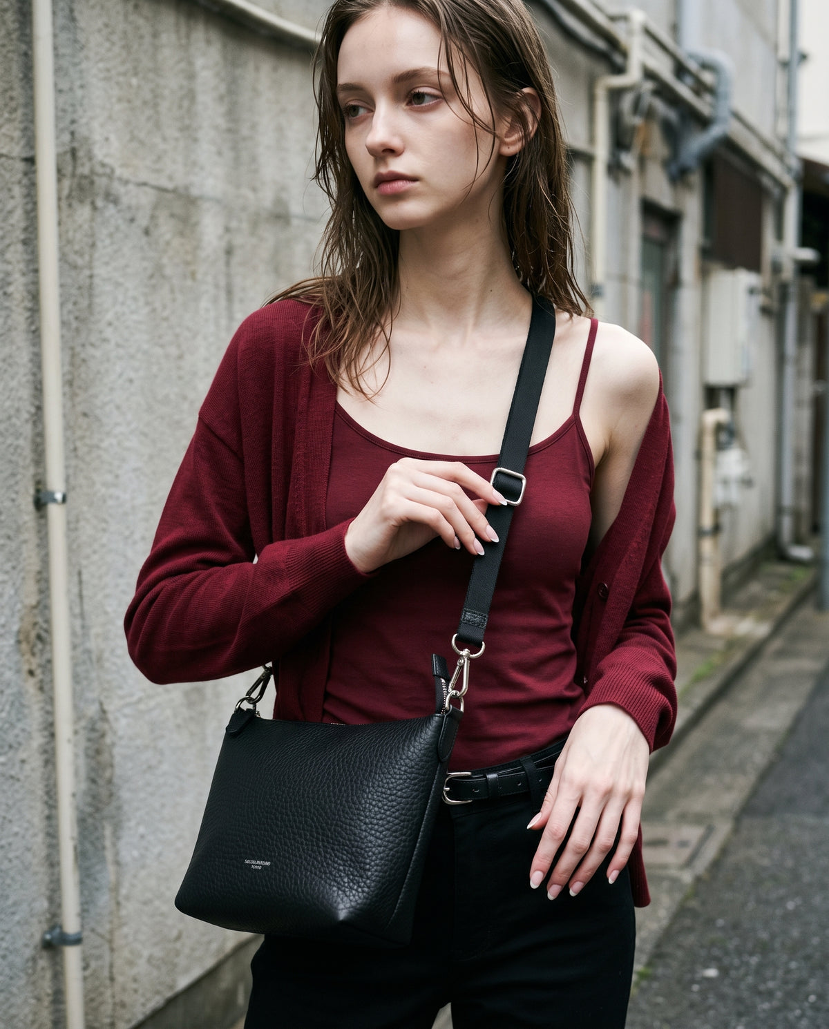 モデル着用カラー：ブラック ※バッグは別売りです。 ※画像はイメージです。（AI画像を含む）
