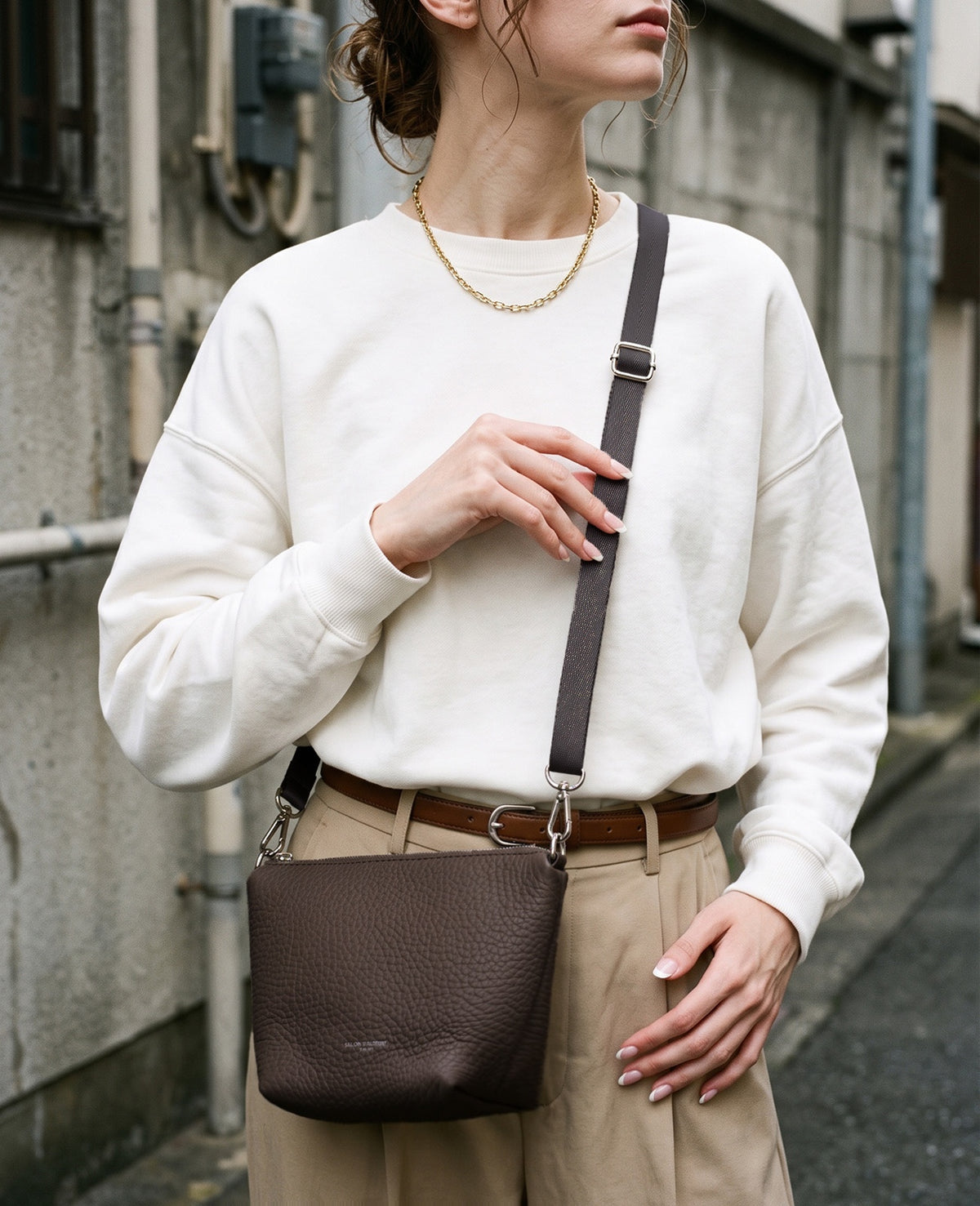 モデル着用カラー：アッシュ ※バッグは別売りです。 ※画像はイメージです。（AI画像を含む）