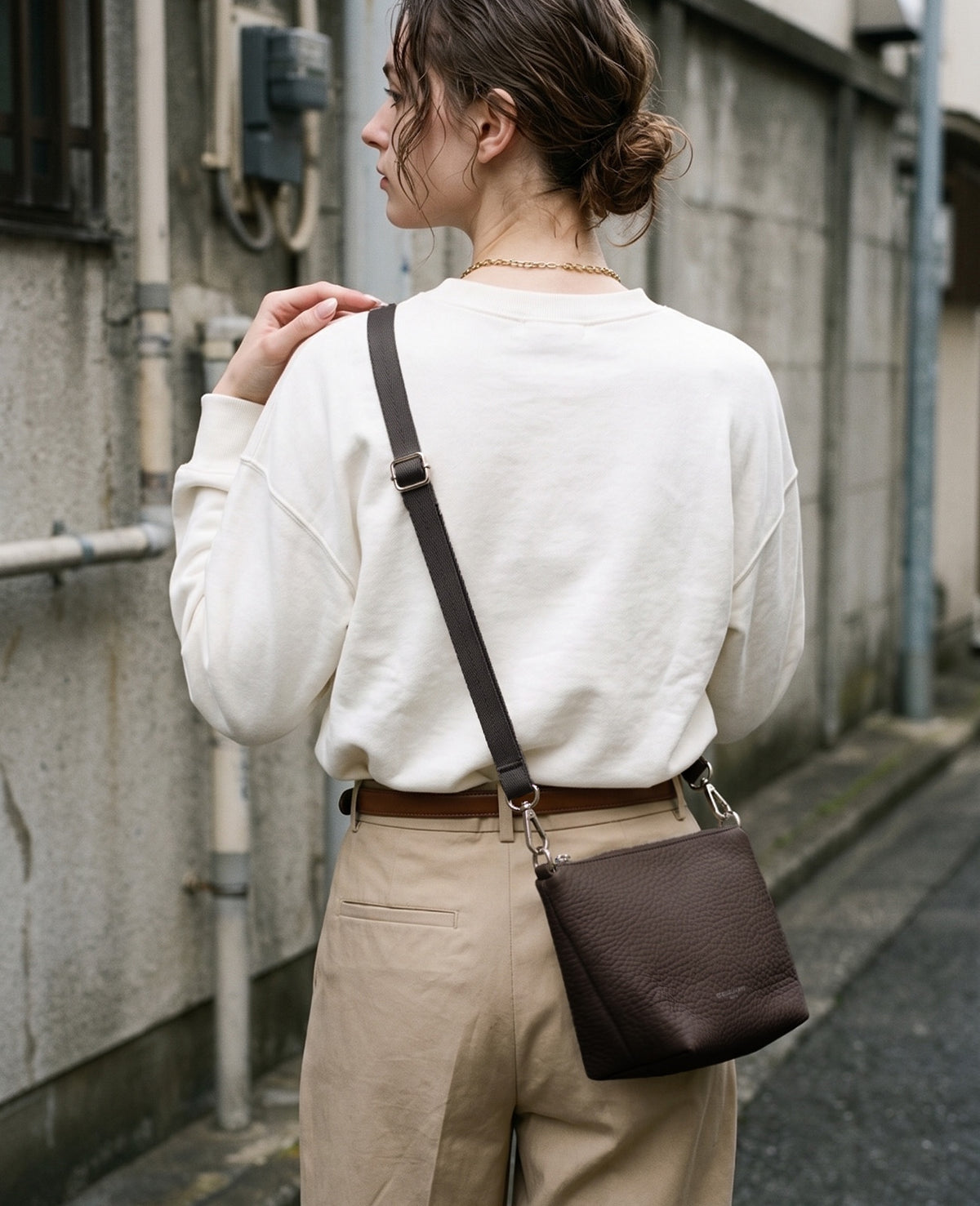 モデル着用カラー：アッシュ ※バッグは別売りです。 ※画像はイメージです。（AI画像を含む）