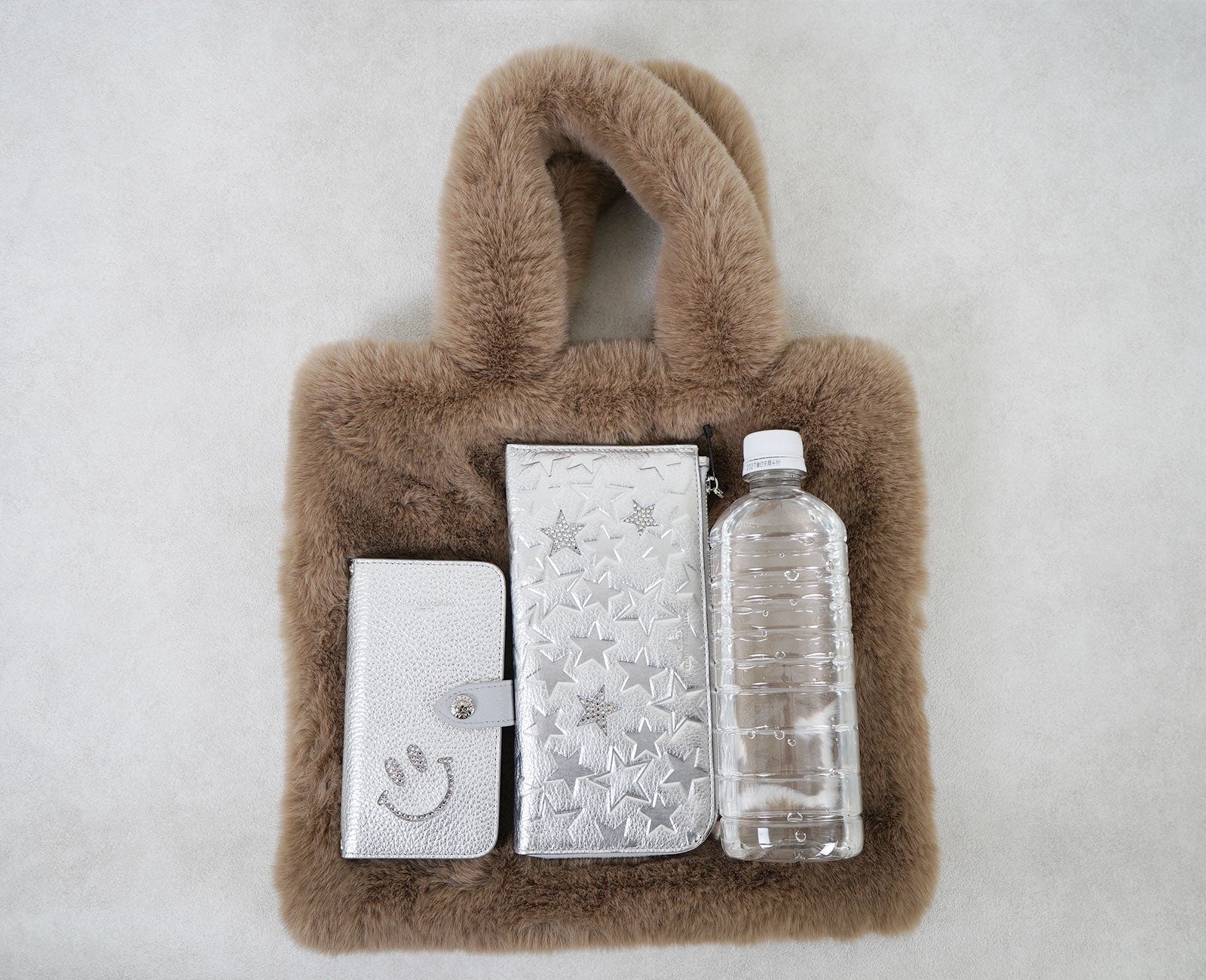 お出かけに必要なアイテムがすっきり収まる頼もしさは、デイリーバッグとして活躍