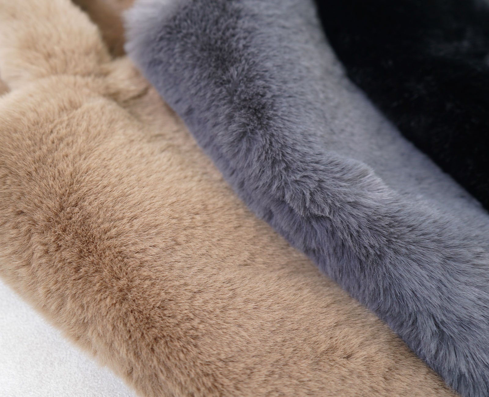 上質なエコファーを贅沢に使用し、柔らかく包み込まれるような心地よさを実現