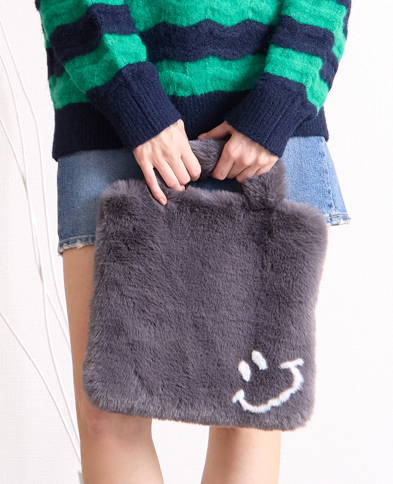 モデル着用カラー：グレイ