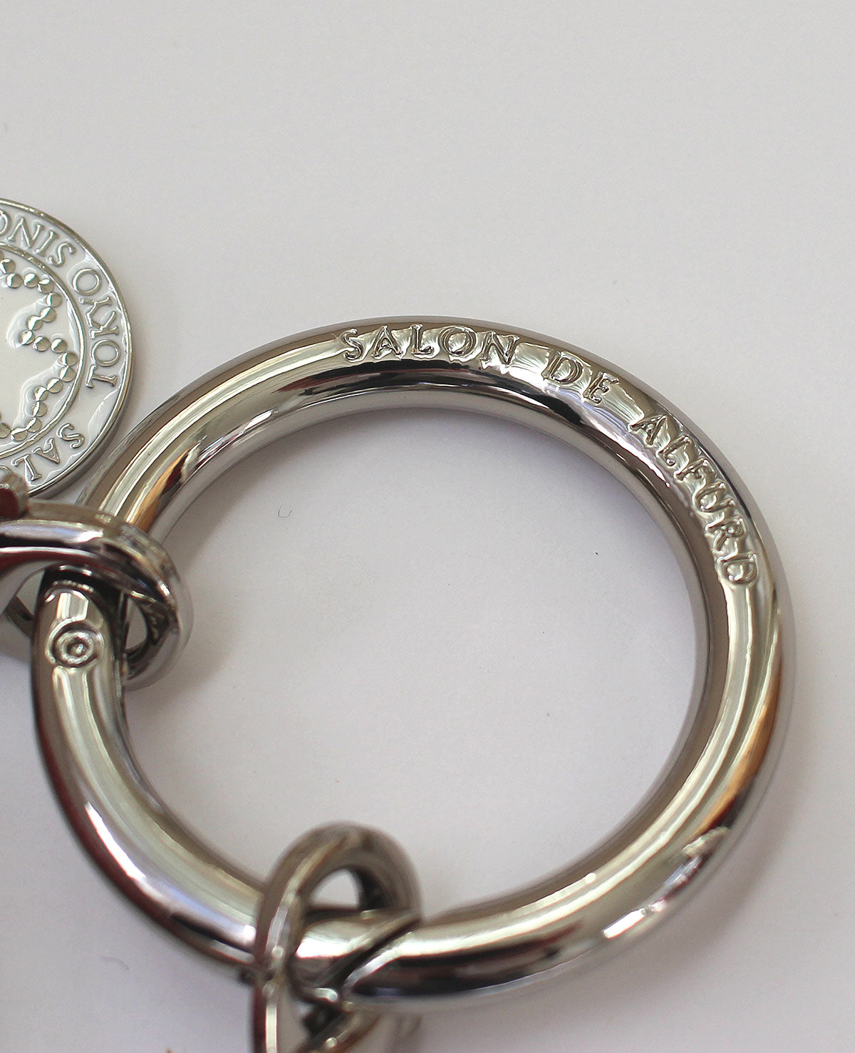 ブランドロゴ入りリング