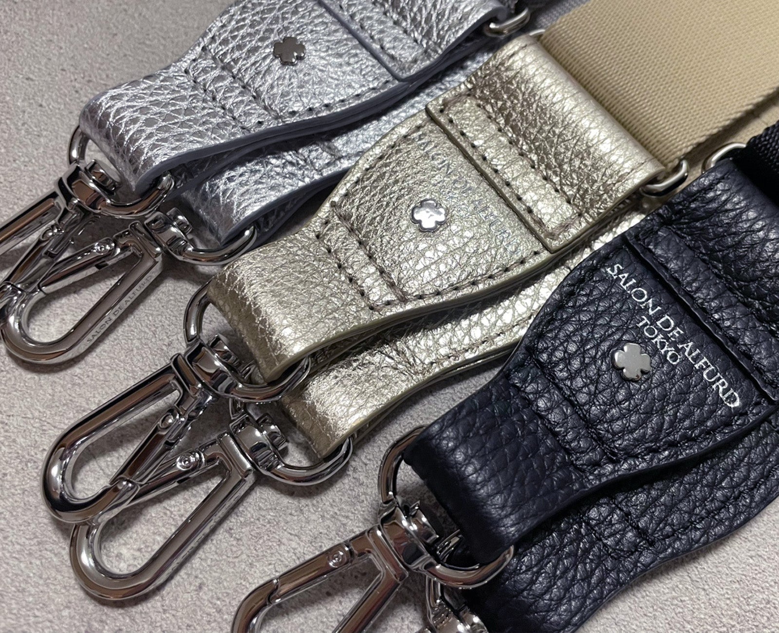 シンプルなカラーとデザインで、メンズにもおすすめの仕上がりです。