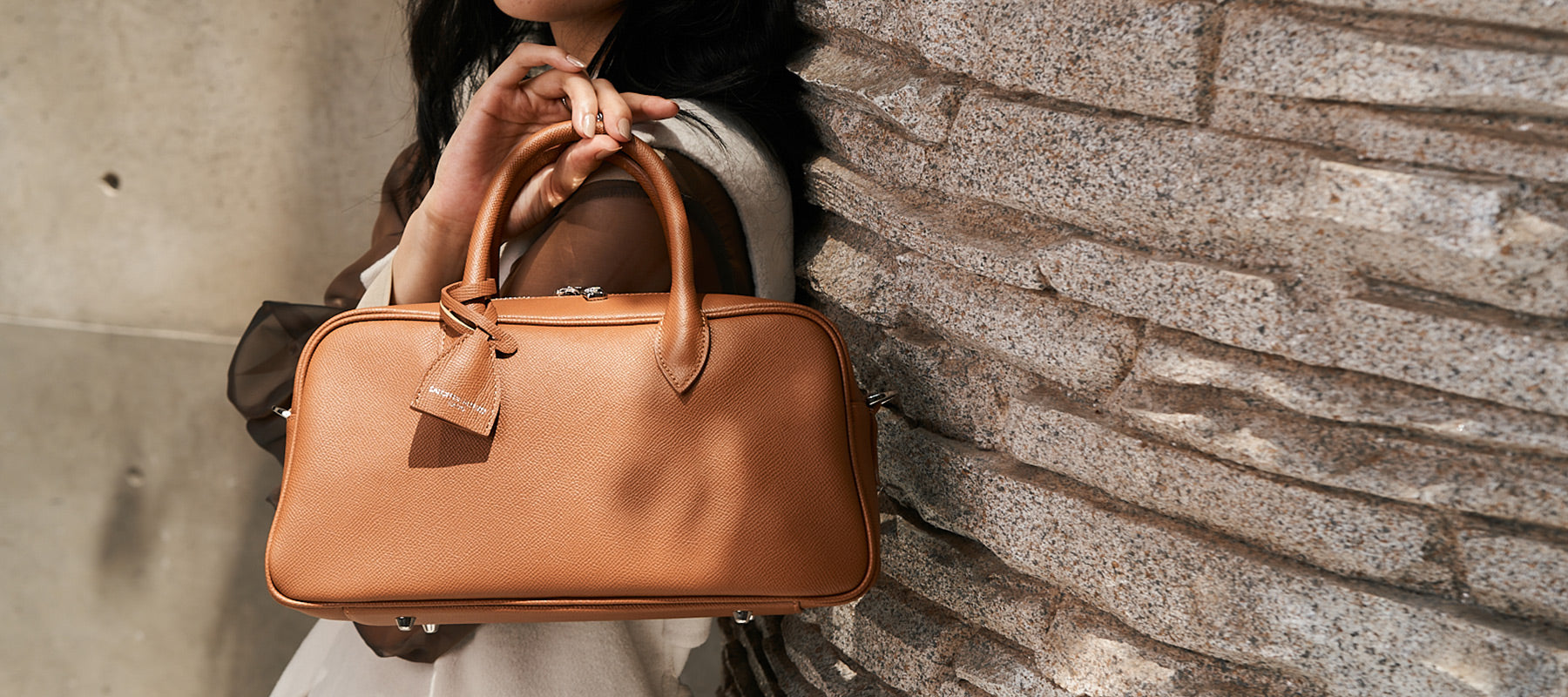 サロンドアルファード 東京広尾発アイコニックなスマイルマークの