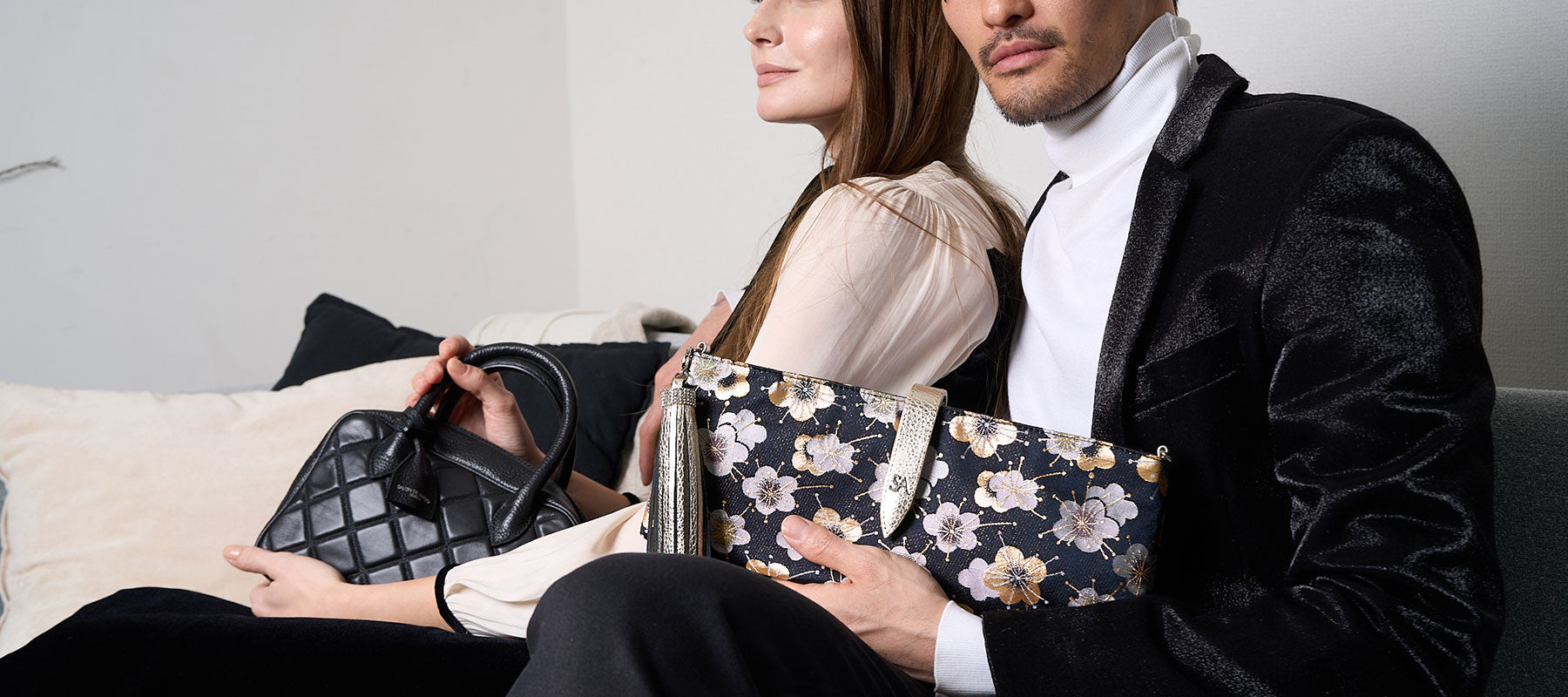 ネイビー スマイリーフェイス サコッシュバッグ SALON DE ALFURD ネイビー スマイリーフェイス サコッシュバッグ SALON DE ALFURD