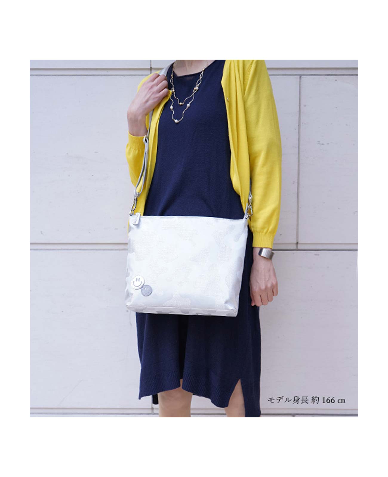 20%OFF [OUTLET]   スマイル グリッター カモフラ ホリゾンタルポシェット Mサイズ1622-02