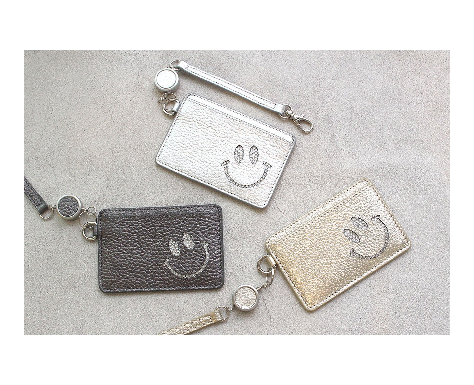 10%off [OUTLET]  スマイル リール付きパスケース 1658-02