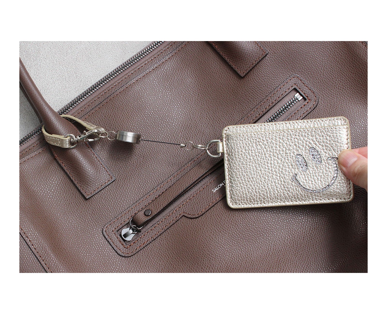 10%off [OUTLET]  スマイル リール付きパスケース 1658-02
