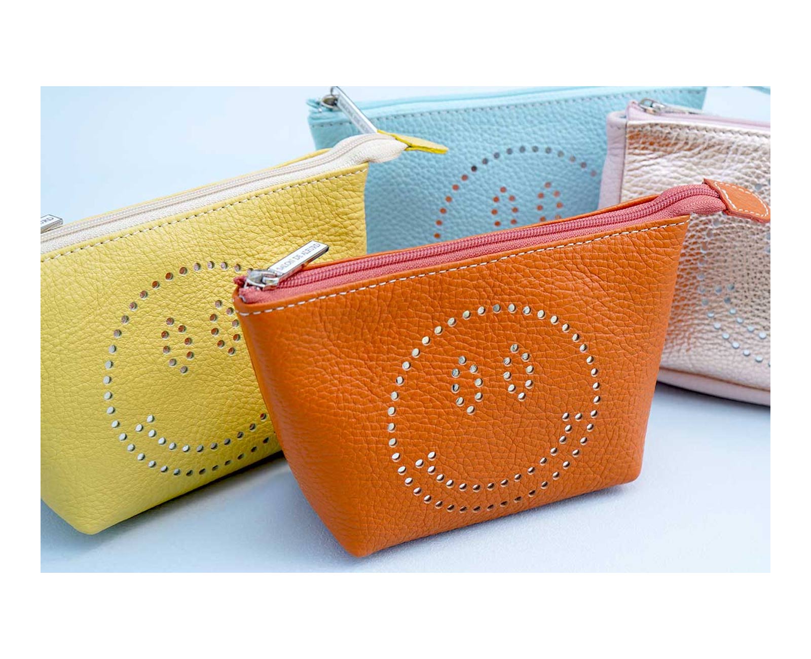 10%OFF [OUTLET]  スマイル パンチングポーチ 1679-02