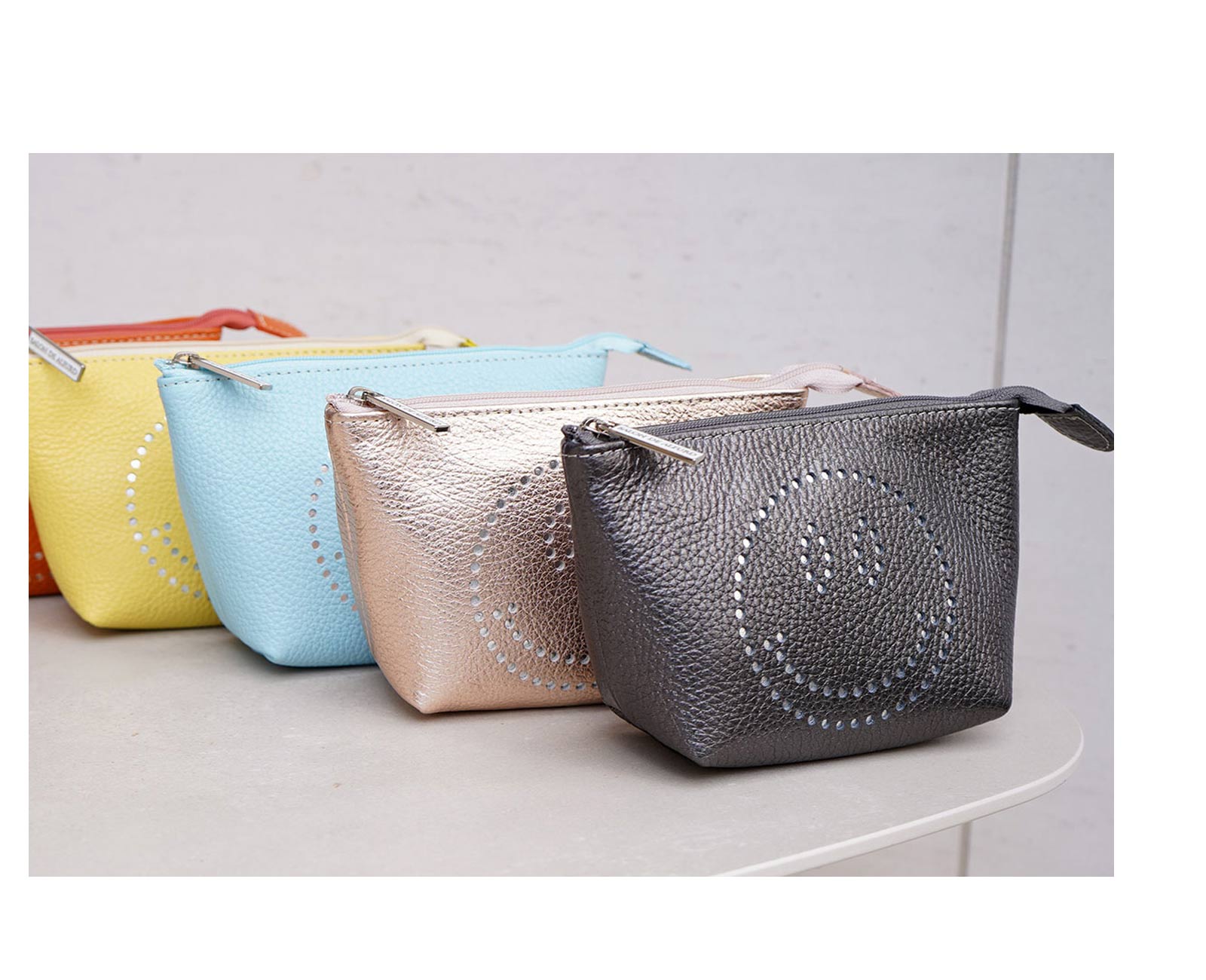 10%OFF [OUTLET]  スマイル パンチングポーチ 1679-02