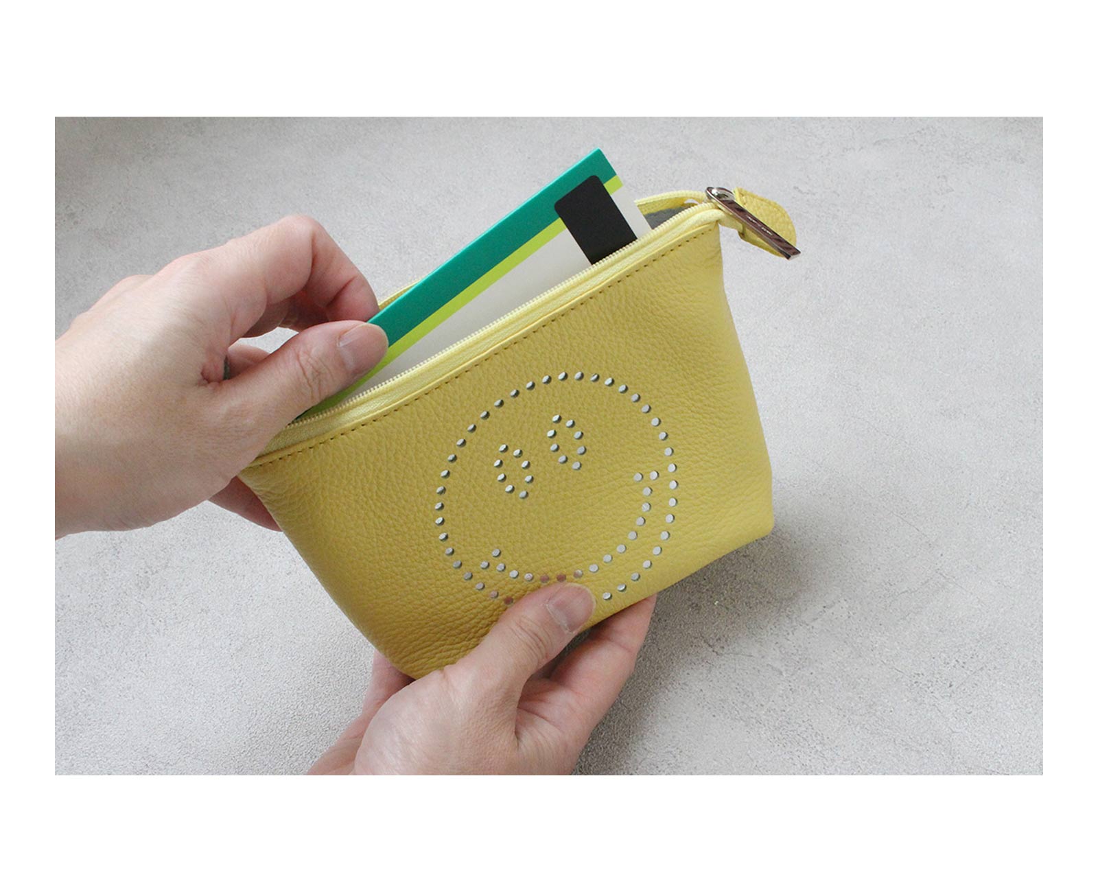 10%OFF [OUTLET]  スマイル パンチングポーチ 1679-02